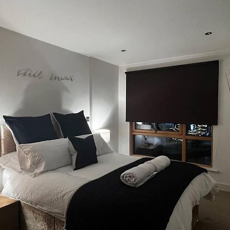 Leeds Clarence Dock 2 Bedroom Apt Exterior photo