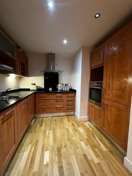 Leeds Clarence Dock 2 Bedroom Apt Exterior photo